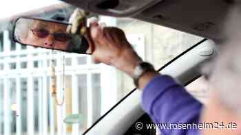 Braucht es einen Auto-Fahrtest für Senioren? So könnte die freiwillige Abgabe des Führerscheins belohnt werden