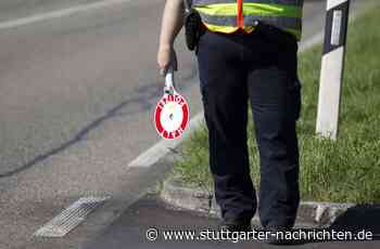 Auf der A 8 bei Sindelfingen: 79-Jährige Autofahrerin kollidiert beim Spurwechsel mit LKW - Stuttgarter Nachrichten