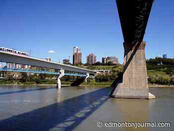 Edmontonians advised to be cautious as water levels rise on North Saskatchewan River