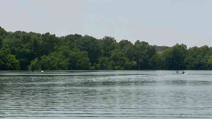 APD: Paddleboarders rescued pilot after plane crashed into Lady Bird Lake