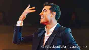 Carlos Rivera recibe tierno beso de un hombre en pleno palenque (VIDEO) - Fútbol en Fórmula