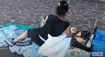 Sulmona, donna in strada davanti al Tribunale protesta per l'alloggio - Rete8