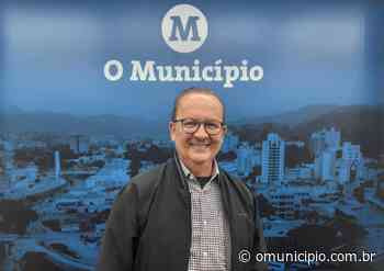 Em Brusque, senador Jorginho Mello comenta pré-campanha e apoio de Bolsonaro: “Santa Catarina é bolsonarista” - O Município