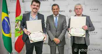 Radialista e colunista de Brusque recebem moção de aplauso - SC Hoje News