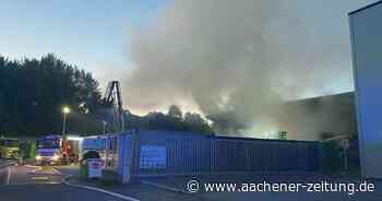 Feuerwehreinsatz in Aachen: Nächtlicher Brand in Recyclinghalle - Aachener Zeitung