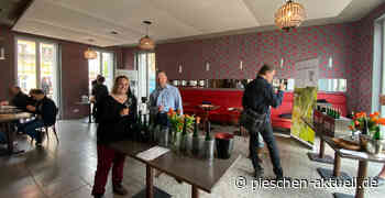 Fachpublikum testet Weine aus dem Jahrgang 2021 - Weinbau Frédéric Fourré mit Premiere - Pieschen Aktuell - Pieschen Aktuell