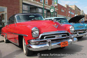 Checkmates Car Club brings vintage vehicles to Fort Macleod's Main Street - Macleod Gazette Online