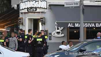 Shisha-Bar-Kontrolle! Polizei beim „Al Massiva Café“ - B.Z. – Die Stimme Berlins