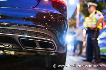 Flüchtender fährt bei Neuenburg auf Polizei zu und lässt sich selbst durch Schüsse nicht stoppen - Neuenburg - Badische Zeitung