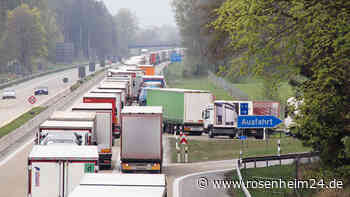 Unfall auf A93 in Richtung Kiefersfelden - Stau durch Lkw-Blockabfertigung verdichtet sich