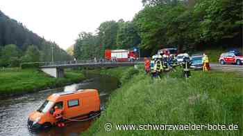 Keine Verletzten - Kleinbus rollt in die Nagold - Schwarzwälder Bote