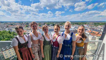Miss Herbstfest Finalistinnen besuchen die Sparkasse und lernen bei Flötzinger Bräu wie Bier gebraut wird