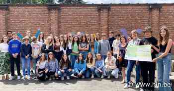 Leerlingen GO! atheneum Oudenaarde schenken opbrengst van Oekrazy aan 'Oudenaarde helpt Oekraïne' - Het Laatste Nieuws