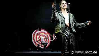 Premiere in Cottbus: Die „Two Penny Opera" verwandelt das Staatstheater in einen Rock-Zirkus - Märkische Onlinezeitung