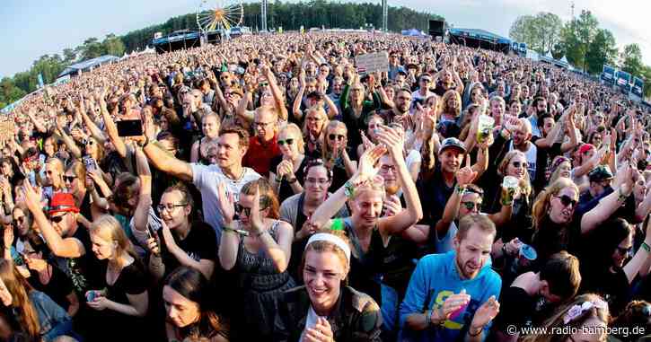 Tausende Musikfans strömen zum Hurricane Festival