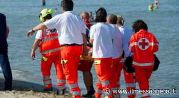 Tragedia a Pineto: turista muore davanti al marito mentre fa il bagno in mare - ilmessaggero.it