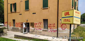 Vandalizzata dai no-vax la sede Uil di Modena - 24Emilia