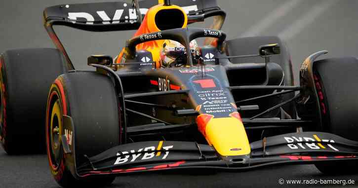 Verstappen schimpft und rast auf Rang eins