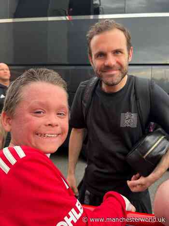 Manchester United fan enjoys first game after years battling agonising skin condition - ManchesterWorld