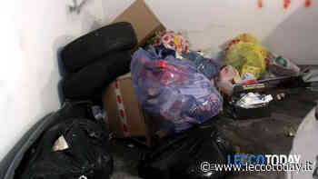 "Il parcheggio del supermercato viene usato come discarica" - LeccoToday