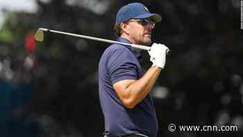 Mickelson out of contention at US Open in first major after LIV Golf debut