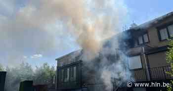 Dakbrand in Wilrijk veroorzaakt hevige rookpluim | Antwerpen | hln.be - Het Laatste Nieuws