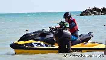 Lido di Fermo: Ski driver torna in acqua per il sorriso del diversamente abile - Vivere Fermo