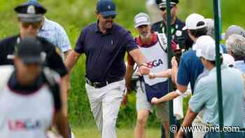 Phil Mickelson apologizes to US Open fan (no, not for that) - Belleville News-Democrat