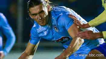 Ben Fox: Northampton Town sign Grimsby midfielder on two-year deal - BBC