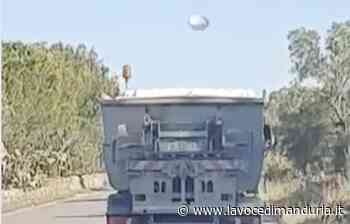 Il VIDEO dei rifiuti che svolazzano dal compattatore scoperto - La Voce di Manduria