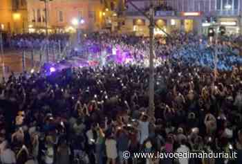 Paradiso riempie la piazza e strega i fans venuti da tutta la provincia IL VIDEO - La Voce di Manduria