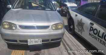 Asegura policía de Monterrey un automóvil con placas colgadas - POSTA