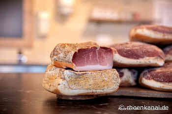 Generalprobe - Erster Anschnitt des Rhön-Schinkens zum Landkreis-Jubiläum in Fulda - Rhönkanal