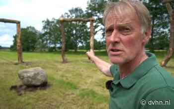 Bekijk hier de Stonehenge van Hans uit Westervelde. Hij zette de palen van 5 meter hoog en 800 kilo zelf op zijn land - Dagblad van het Noorden