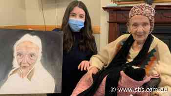 Australian teenagers are painting 100-year-olds to bring the generations closer together - SBS News