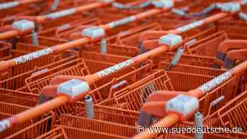 Einzelhandel - Essingen - Prognose gesenkt: Probleme mit Inflation und Lieferketten - Wirtschaft - Süddeutsche Zeitung - SZ.de