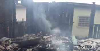 Duas casas são destruídas pelo fogo em Dois Vizinhos - CGN