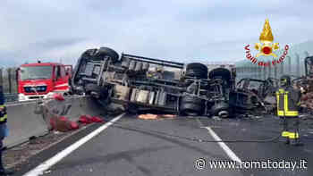 Incidente in A1: carambola tra auto e tir, morte due pallavoliste