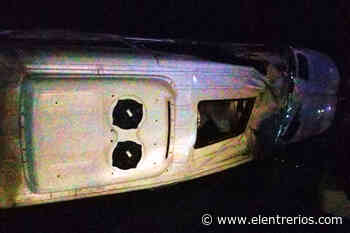 Minibús volcó con 6 hombres provenientes de Buenos Aires, en la autovía de la RN14 - Elentrerios.com