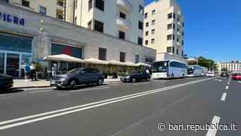 Bari, sosta selvaggia sulla pista ciclabile del lungomare: "Diventa pericolosa a causa dell'inciviltà" - La Repubblica