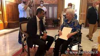 Una vita da insegnante negli asili di Bari, la maestra Angela Spagnoletti compie cento anni: in Comune gli auguri di Decaro - BariToday