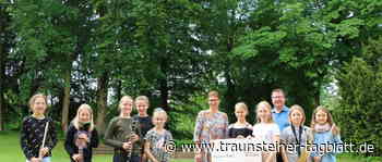 Schülerinnen beeindrucken – Fünfte und sechste Klassen in Sparz singen und spielen in der Turnhalle - Traunsteiner Tagblatt