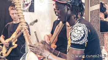 Al Mercato in Musica di Boves il ritmo di Jally Morro Kanuteh e la sua Kora - Cuneo24