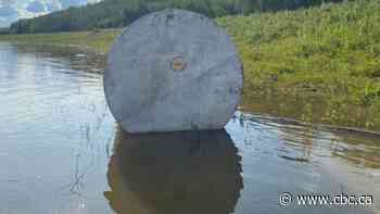 Fuel tank found on Mackenzie River 'likely' drifted from Hay River: Dehcho Guardians - CBC.ca