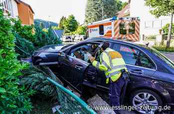 Schwerer Unfall in Reichenbach - 78-Jähriger kracht mit Auto in Grundstücksmauer - esslinger-zeitung.de