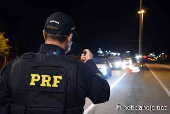 Motorista, com carro de Fraiburgo, tenta agredir policiais ao saber que seria preso, na BR-282 - Notícia Hoje
