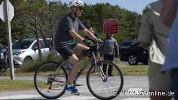 US-Präsident Biden stürzt mit Fahrrad um