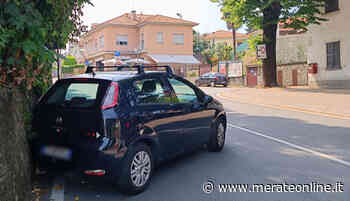 Merate: auto senza conducente si schianta sul muro in via. Cerri - Merate Online
