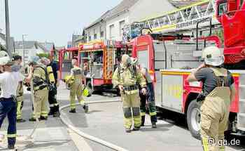 Frankenweg gesperrt: Feuerwehr Rheinbach rückt zu Dachstuhlbrand in Oberdrees aus - General-Anzeiger Bonn