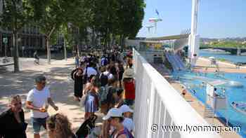 Canicule : à Lyon, des heures de queue devant la piscine du Rhône malgré les réservations - Lyon Mag